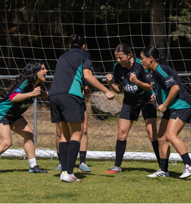 Jugadoras de la Queens League patrocinadas por Compartamos Banco