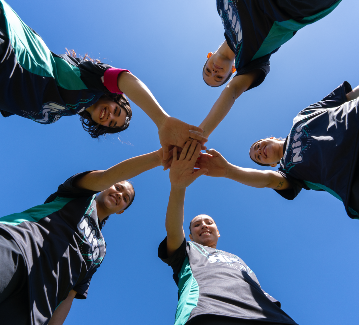 Jugadoras de la Queens League patrocinadas por Compartamos Banco